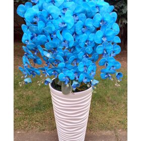 Középhosszú virágú élethű orchidea padlókaspóban