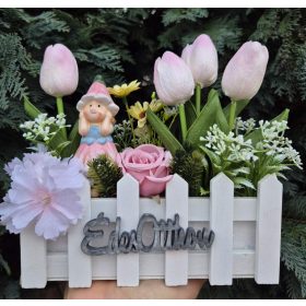 Nyári vegyes virágok 'fakerítésben'